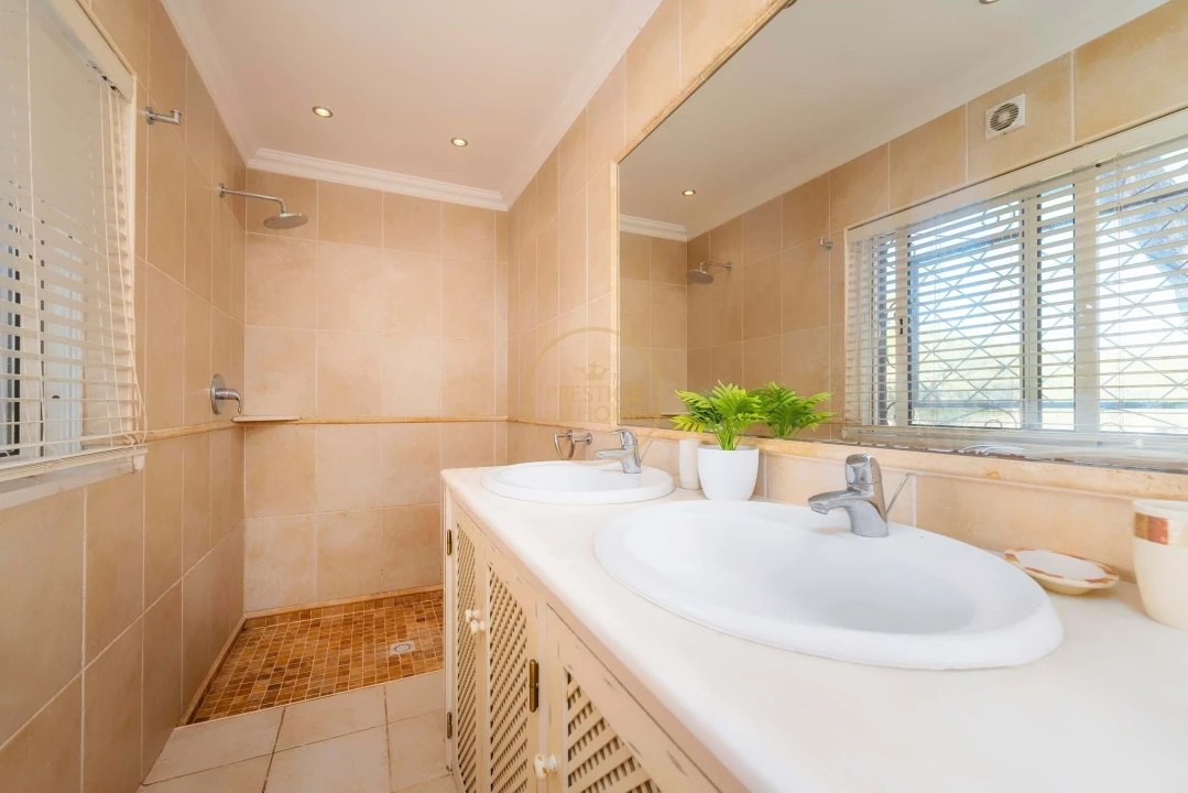 Moradia T4 para Arrendamento férias em Quarteira Foto 77