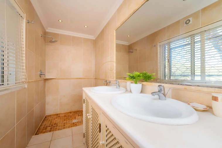 Moradia T4 para Arrendamento férias em Quarteira Foto 77