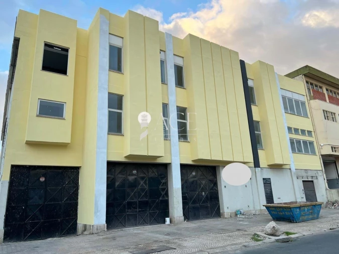 Prédio para Venda em Sacavém e Prior Velho Foto 1