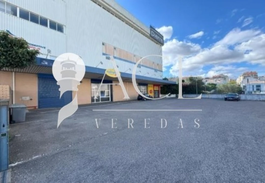 Prédio para Venda em Sacavém e Prior Velho Foto 1