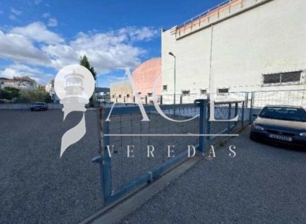 Prédio para Venda em Sacavém e Prior Velho Foto 13