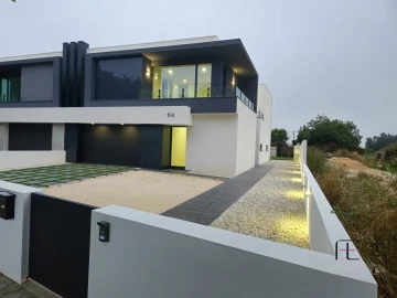 Moradia T4 para Venda em Santa Joana