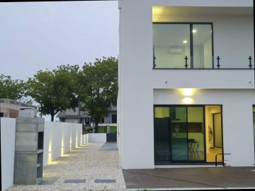 Moradia T4 para Venda em Santa Joana