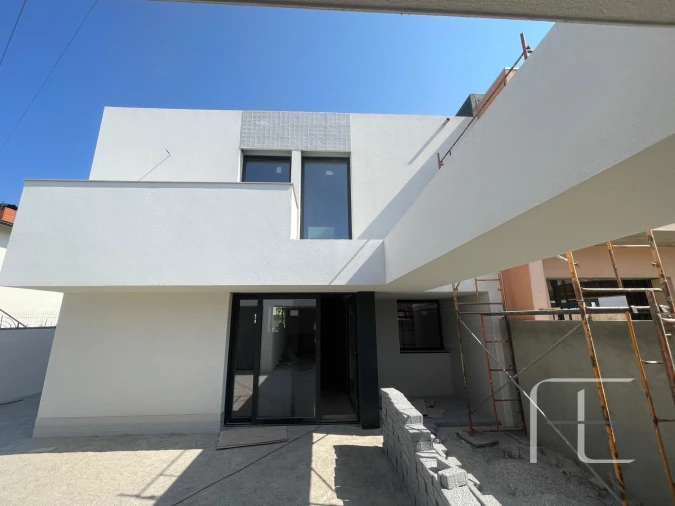 Moradia T3 para Venda em Castêlo da Maia