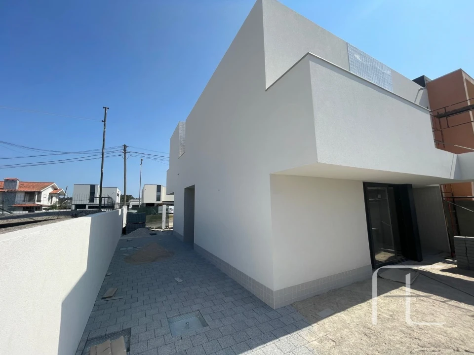 Moradia T3 para Venda em Castêlo da Maia Foto 6