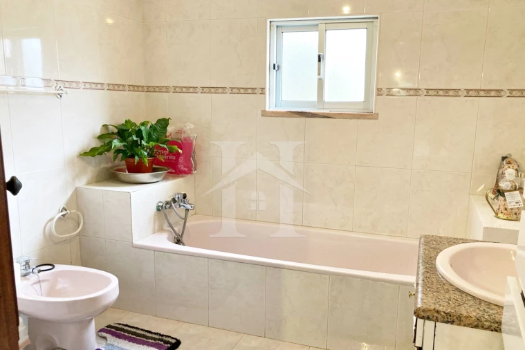 Moradia T4 para Venda em Reguengo Grande Foto 8