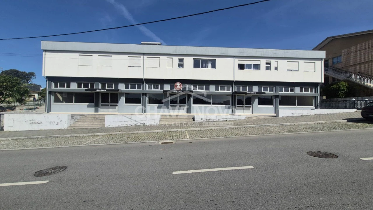 Loja para Arrendamento em Arcozelo Foto 2