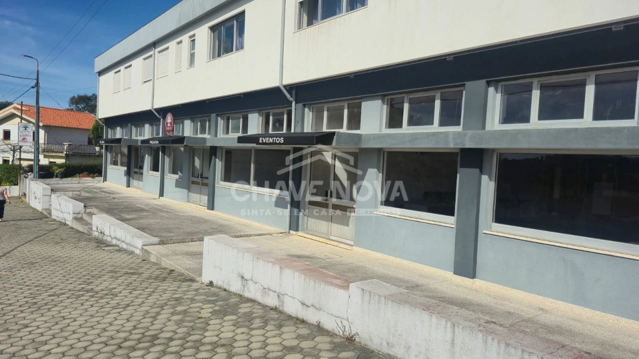 Loja para Arrendamento em Arcozelo Foto 4