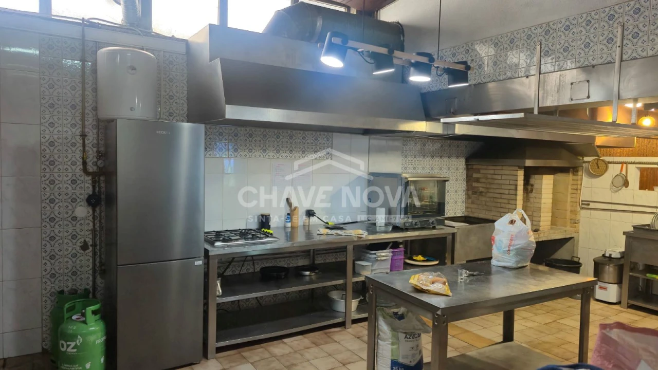 Loja para Arrendamento em Arcozelo Foto 12