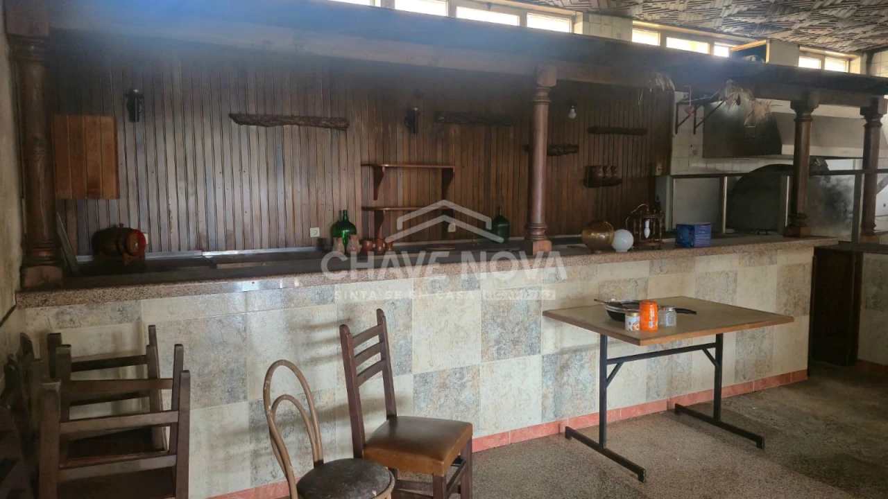 Loja para Arrendamento em Arcozelo Foto 16