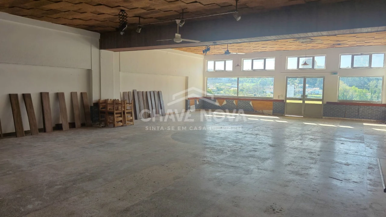 Loja para Arrendamento em Arcozelo Foto 19