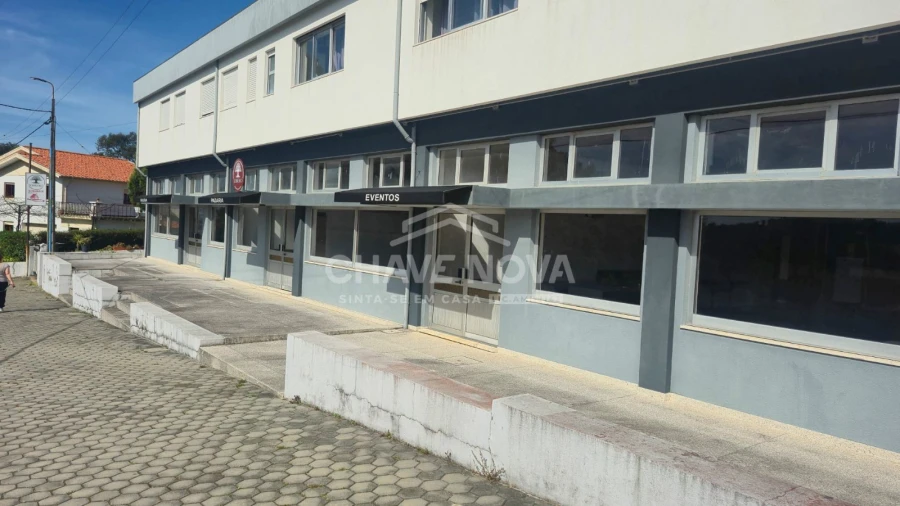 Loja para Arrendamento em Arcozelo Foto 4