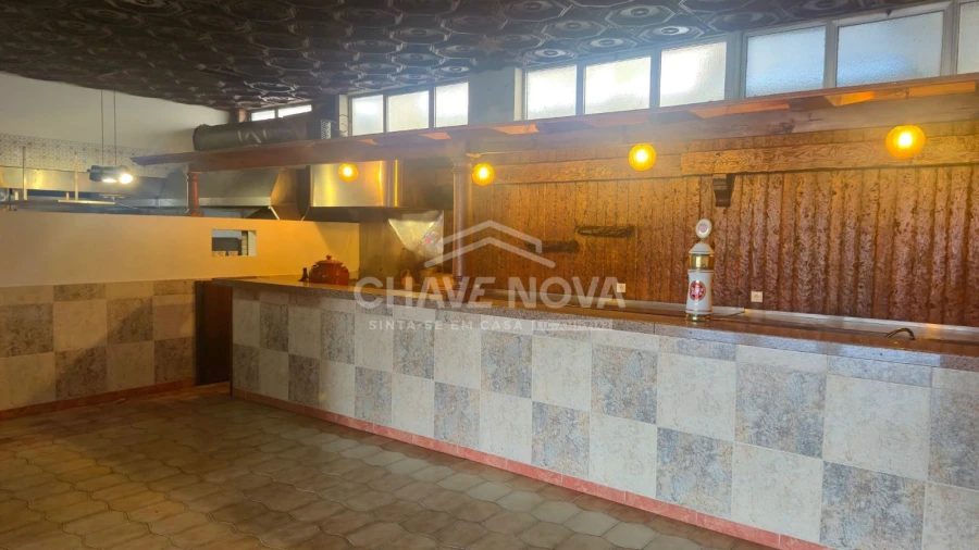 Loja para Arrendamento em Arcozelo Foto 7