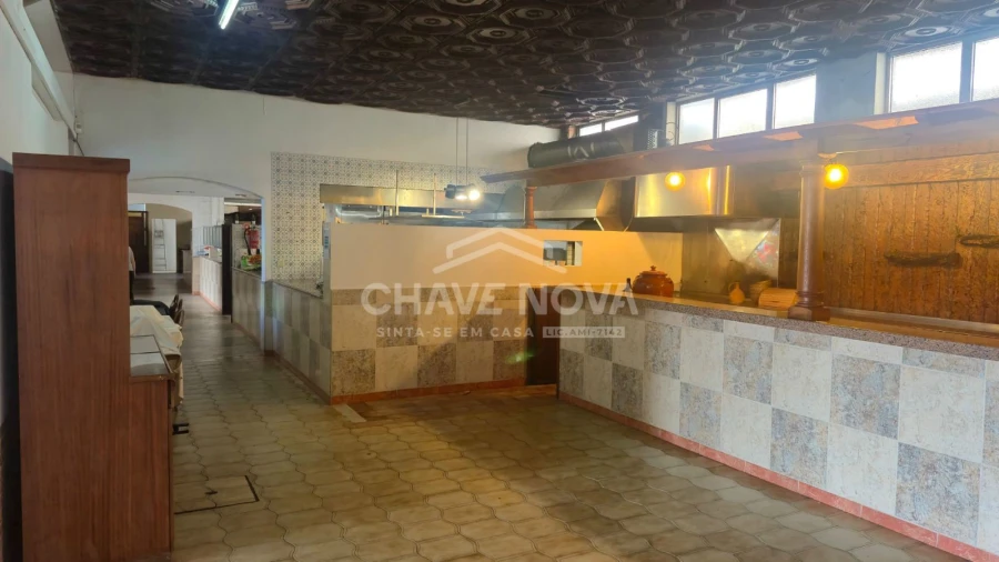 Loja para Arrendamento em Arcozelo Foto 8