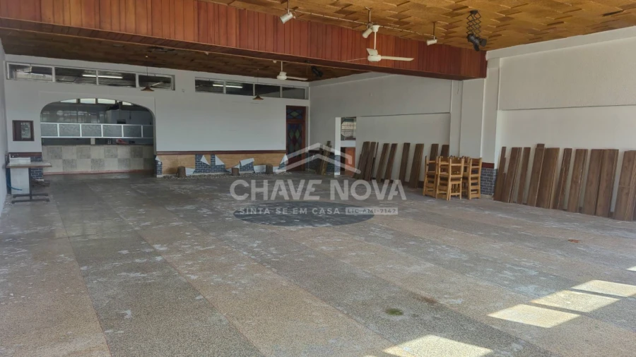 Loja para Arrendamento em Arcozelo Foto 18