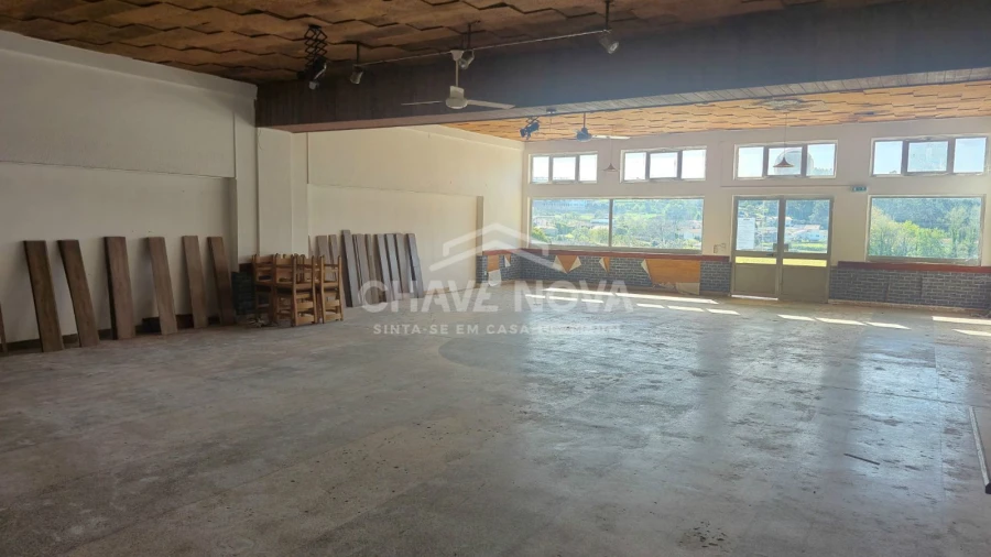 Loja para Arrendamento em Arcozelo Foto 19