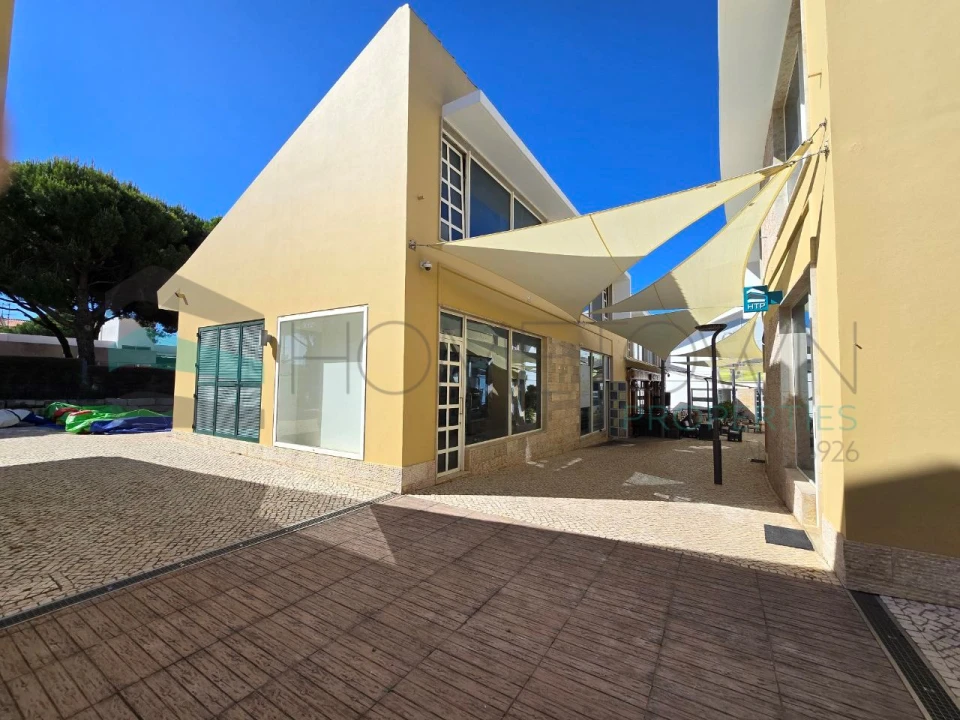 Armazém para Arrendamento em Quarteira Foto 8