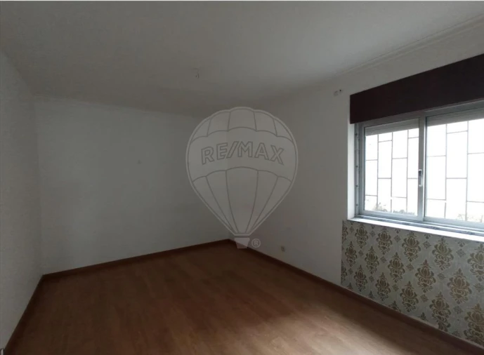 Apartamento T1 para Venda em Agualva e Mira-Sintra Foto 2