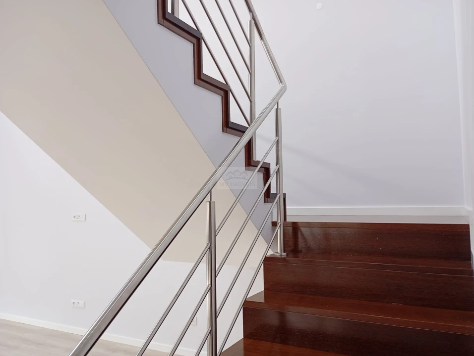 Moradia T3 para Venda em Aradas Foto 8