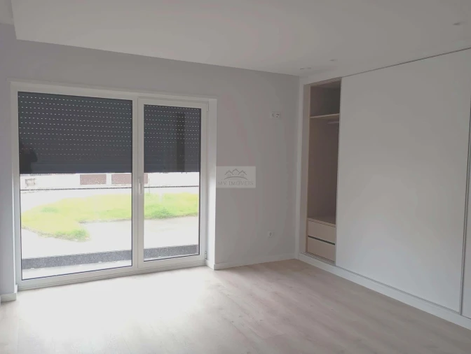 Moradia T3 para Venda em Aradas Foto 4