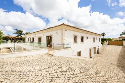 Moradia T4 para Venda em Quelfes