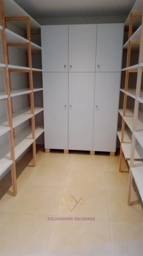 Moradia T4 para Venda em Quelfes