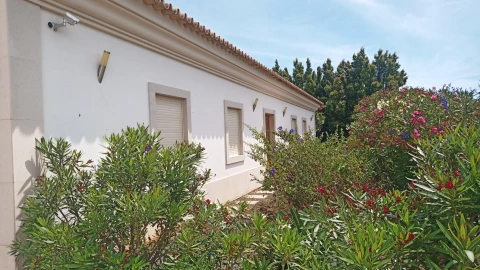 Moradia T4 para Venda em Quelfes