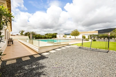 Moradia T4 para Venda em Quelfes
