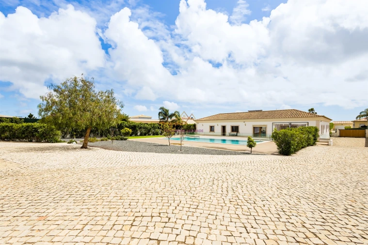 Moradia T4 para Venda em Quelfes Foto 43