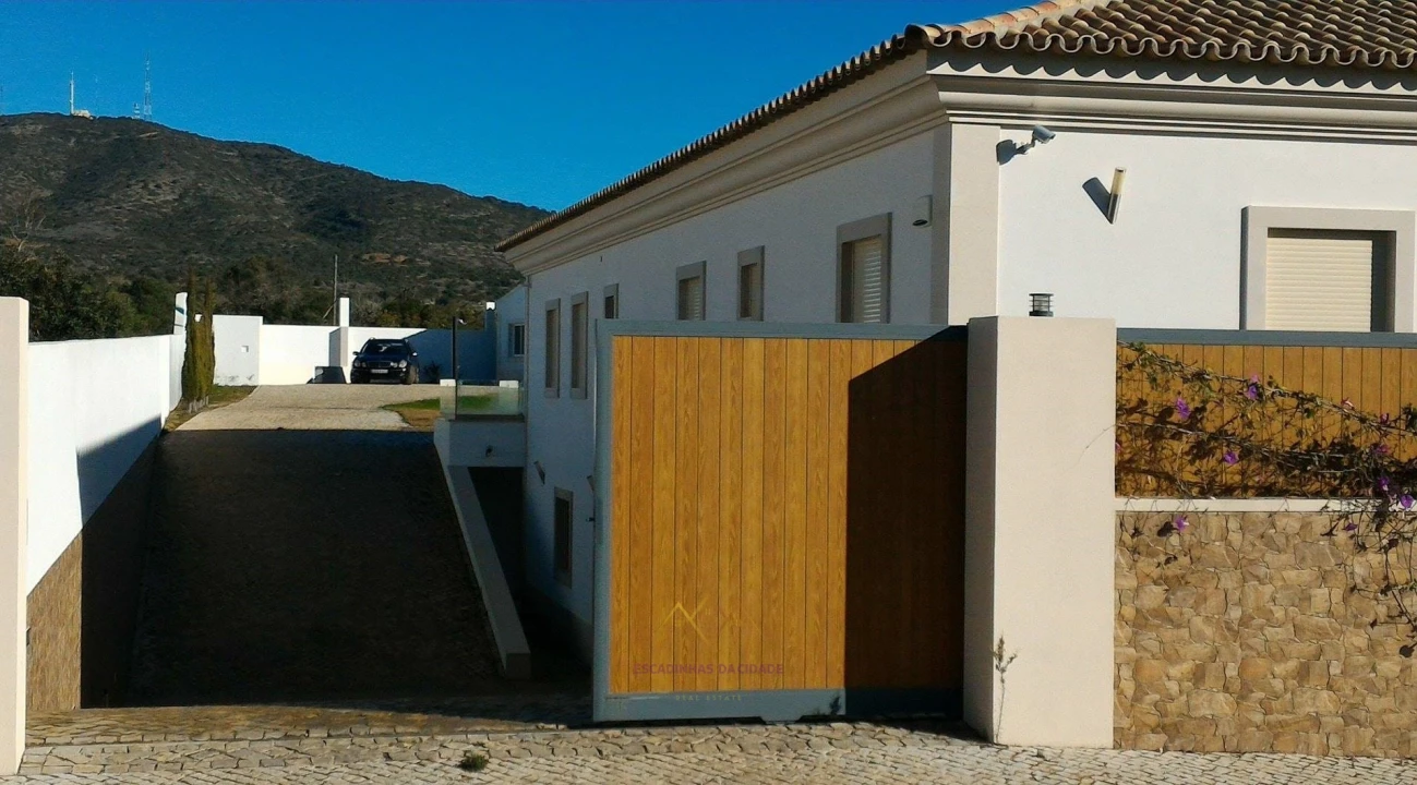 Moradia T4 para Venda em Quelfes Foto 31
