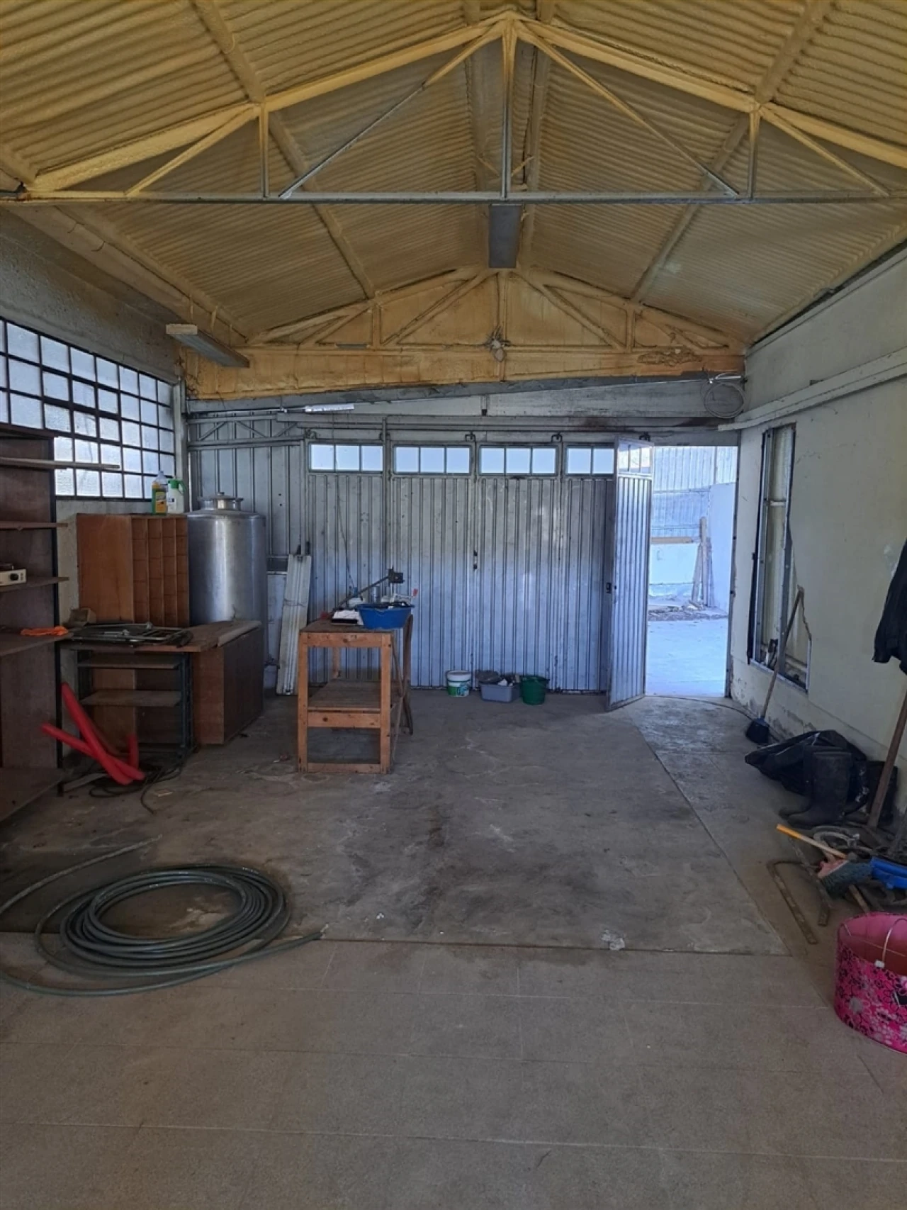 Armazém para Venda em São João da Madeira Foto 1