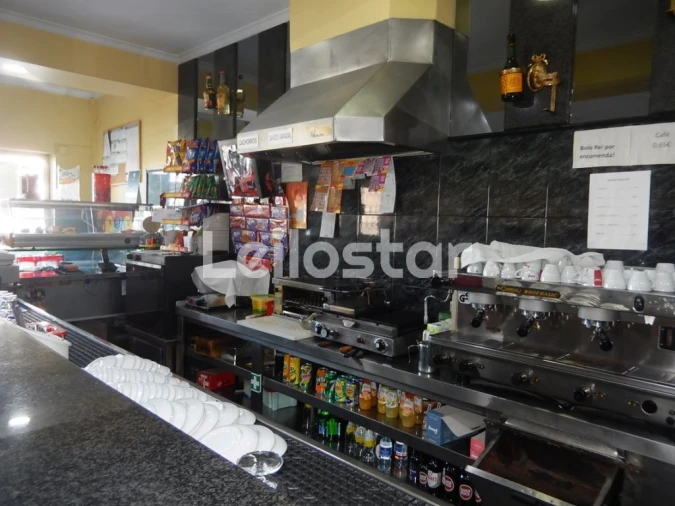 Loja para Trespasse em Oliveira do Douro Foto 1