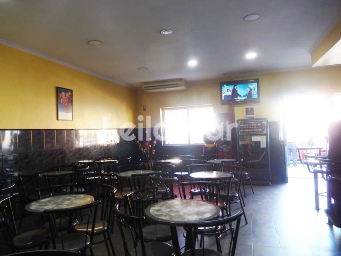 Loja para Trespasse em Oliveira do Douro Foto 8