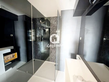 Apartamento T4 para Venda em Póvoa de Varzim, Beiriz e Argivai