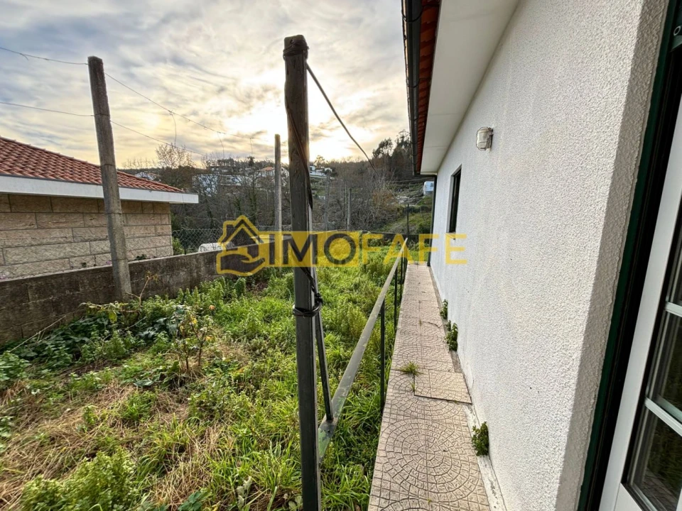 Moradia T2 para Venda em Passos Foto 6