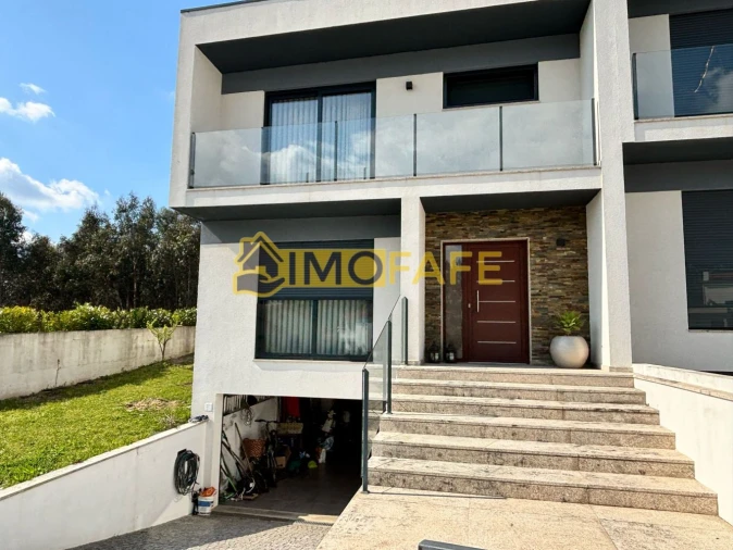 Moradia T3 para Venda em Medelo Foto 2