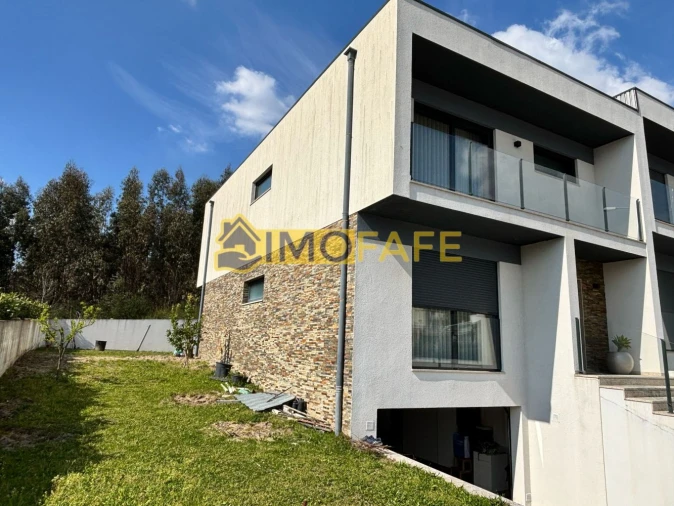 Moradia T3 para Venda em Medelo