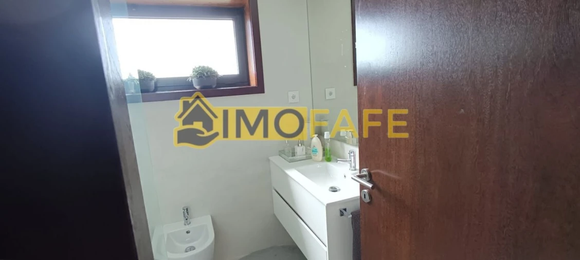 Moradia T3 para Venda em Medelo Foto 32