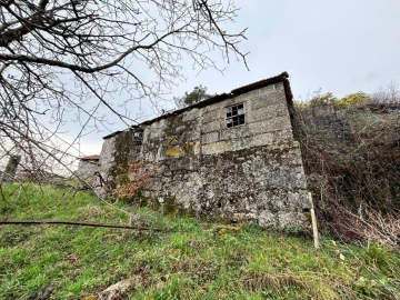 Moradia T0 para Venda em Moreira do Rei e Várzea Cova