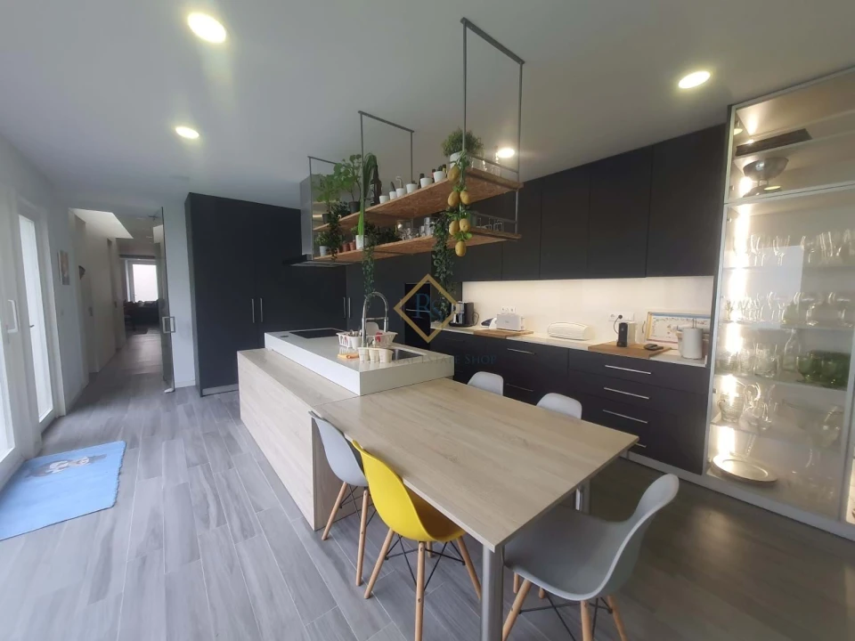 Moradia T4 para Venda em Santa Maria Maior e Monserrate e Meadela Foto 3