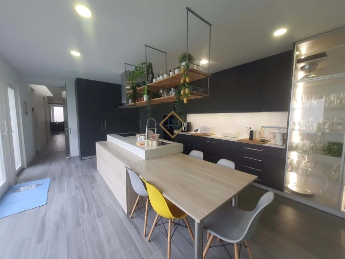 Moradia T4 para Venda em Santa Maria Maior e Monserrate e Meadela Foto 3