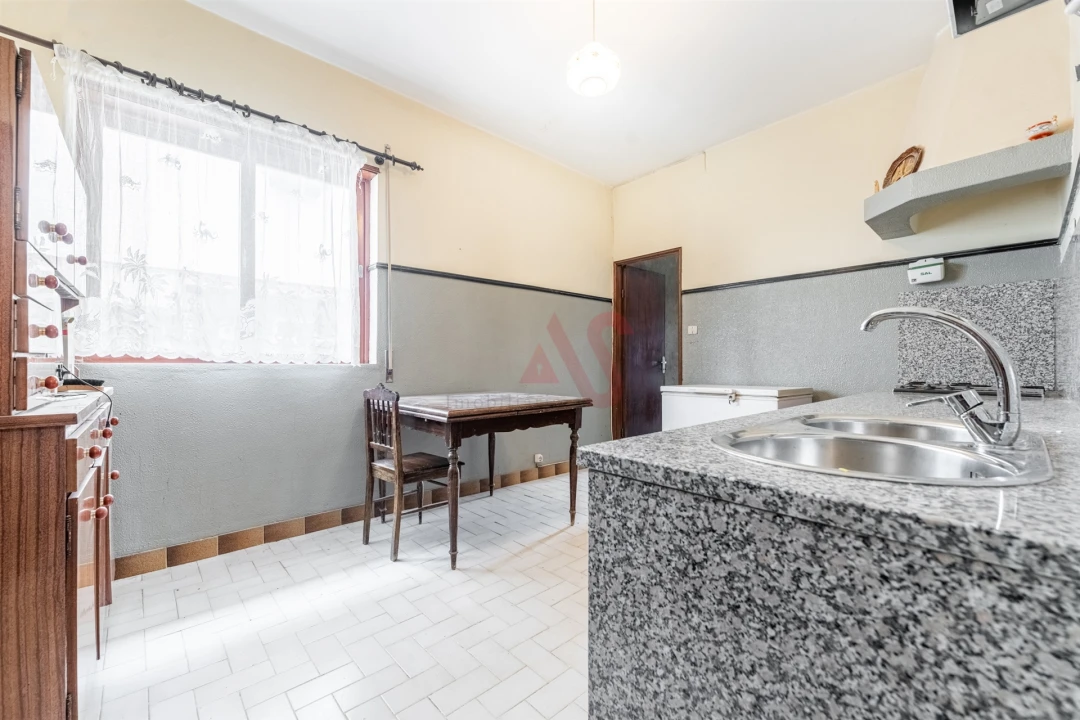 Moradia T6 para Venda em Medelo Foto 24