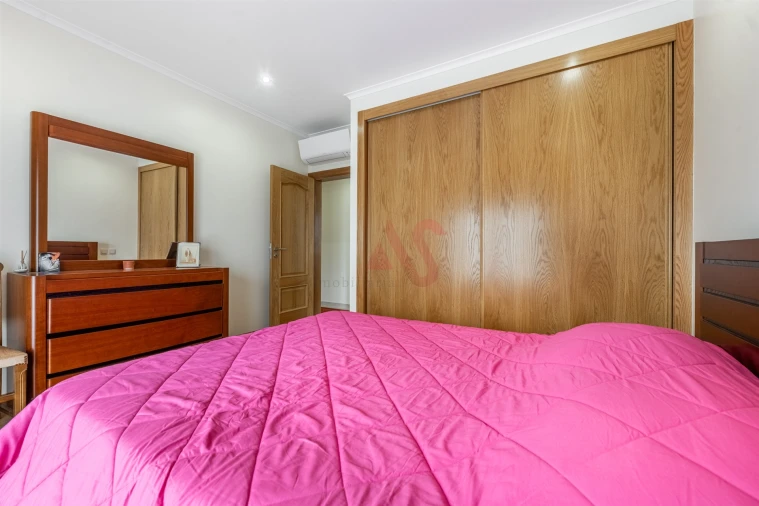 Moradia T6 para Venda em Medelo Foto 13