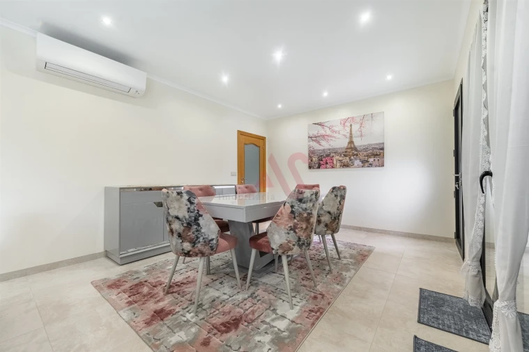 Moradia T6 para Venda em Medelo Foto 4