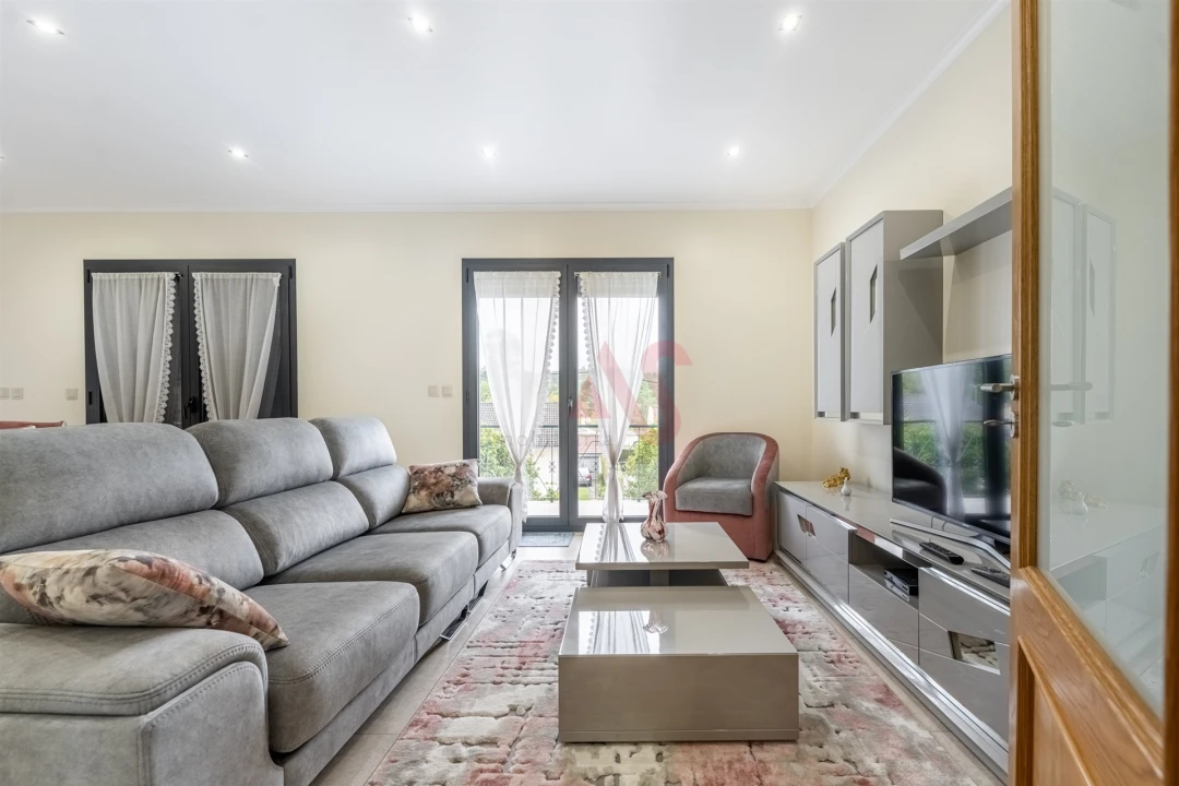 Moradia T6 para Venda em Medelo Foto 5