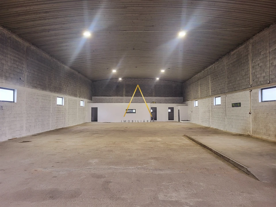 Armazém para Arrendamento em Mundão Foto 1