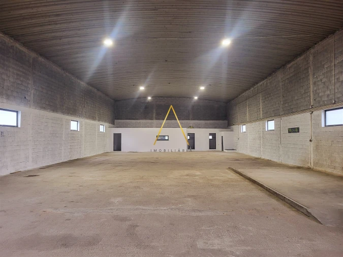 Armazém para Arrendamento em Mundão Foto 1