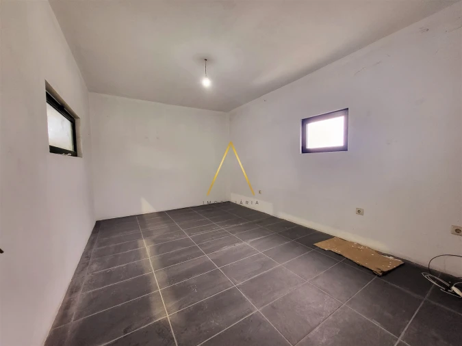 Armazém para Arrendamento em Mundão Foto 2