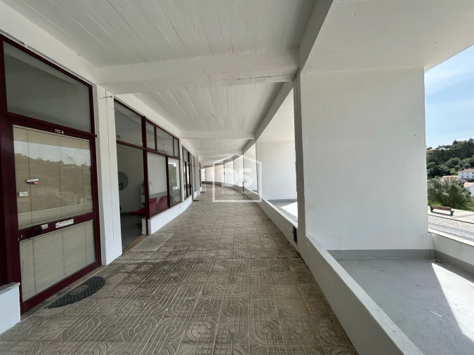 Loja para Venda em Alcobaça e Vestiaria Foto 7