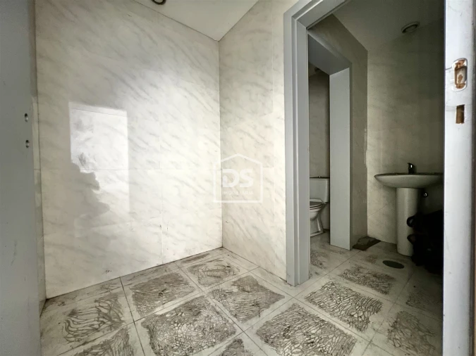 Loja para Venda em Lordelo Foto 8